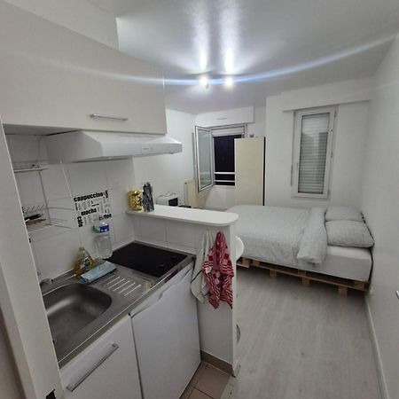Studio A Suresnes Extérieur photo